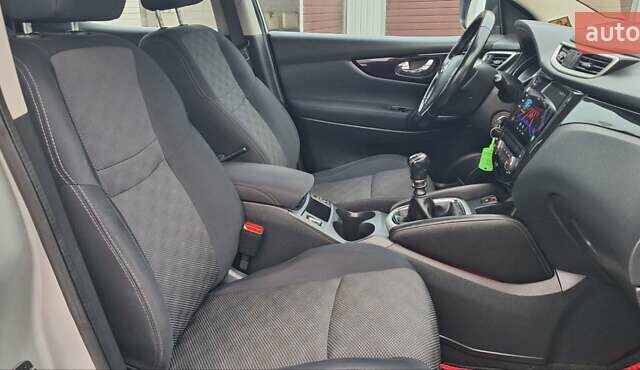 Серый Ниссан Кашкай, объемом двигателя 1.5 л и пробегом 120 тыс. км за 14900 $, фото 73 на Automoto.ua