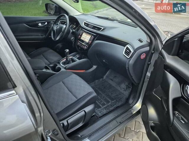 Серый Ниссан Кашкай, объемом двигателя 1.6 л и пробегом 180 тыс. км за 15000 $, фото 10 на Automoto.ua