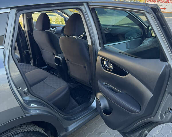 Серый Ниссан Кашкай, объемом двигателя 1.6 л и пробегом 204 тыс. км за 15000 $, фото 6 на Automoto.ua