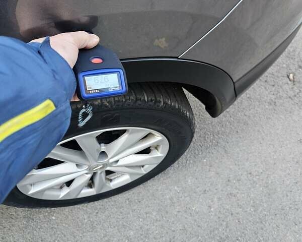 Серый Ниссан Кашкай, объемом двигателя 1.6 л и пробегом 239 тыс. км за 13999 $, фото 53 на Automoto.ua