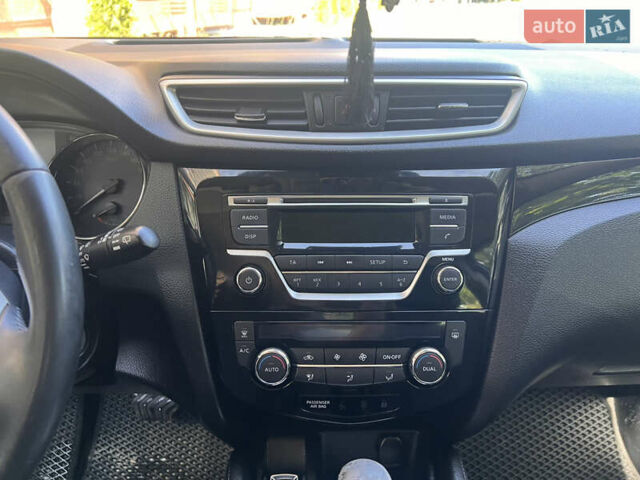 Серый Ниссан Кашкай, объемом двигателя 1.6 л и пробегом 279 тыс. км за 13500 $, фото 7 на Automoto.ua