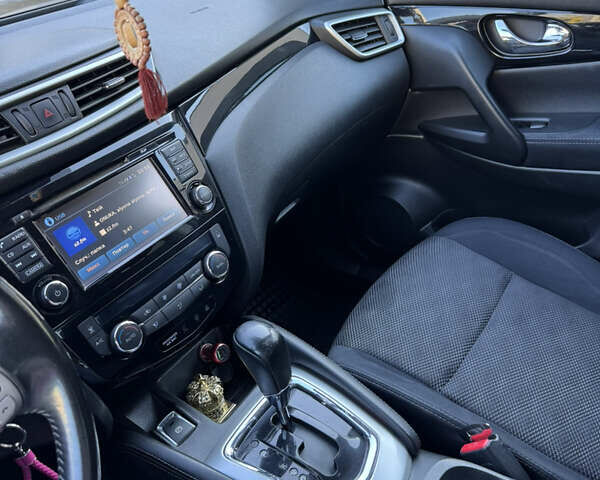 Серый Ниссан Кашкай, объемом двигателя 1.6 л и пробегом 204 тыс. км за 15000 $, фото 9 на Automoto.ua