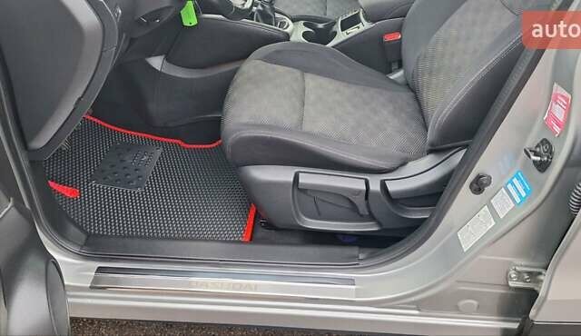 Серый Ниссан Кашкай, объемом двигателя 1.5 л и пробегом 120 тыс. км за 14900 $, фото 39 на Automoto.ua