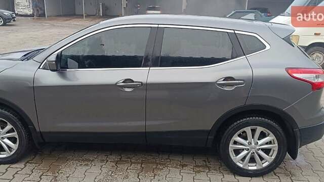 Серый Ниссан Кашкай, объемом двигателя 1.5 л и пробегом 250 тыс. км за 13800 $, фото 4 на Automoto.ua