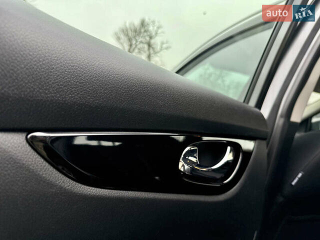 Серый Ниссан Кашкай, объемом двигателя 1.2 л и пробегом 81 тыс. км за 11600 $, фото 65 на Automoto.ua