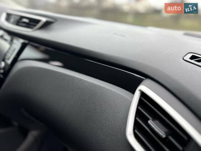 Серый Ниссан Кашкай, объемом двигателя 1.2 л и пробегом 81 тыс. км за 11600 $, фото 55 на Automoto.ua