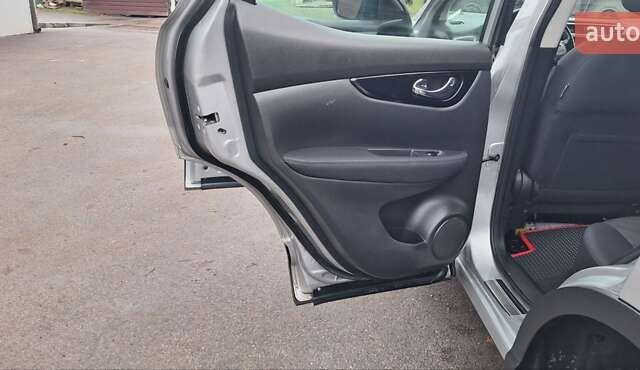 Серый Ниссан Кашкай, объемом двигателя 1.5 л и пробегом 120 тыс. км за 14900 $, фото 60 на Automoto.ua