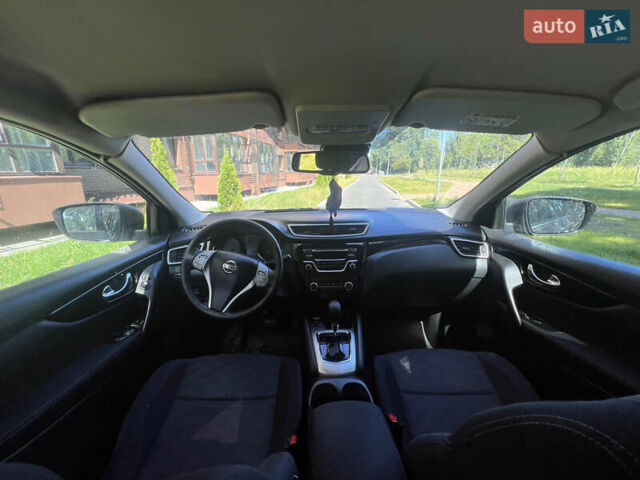 Серый Ниссан Кашкай, объемом двигателя 1.6 л и пробегом 279 тыс. км за 13500 $, фото 6 на Automoto.ua