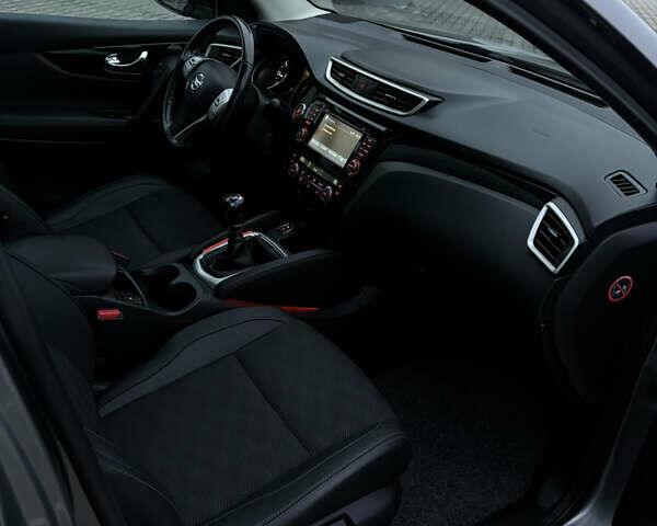 Сірий Ніссан Кашкай, об'ємом двигуна 1.6 л та пробігом 177 тис. км за 15499 $, фото 20 на Automoto.ua