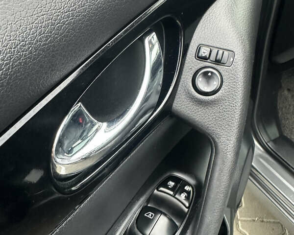 Серый Ниссан Кашкай, объемом двигателя 1.6 л и пробегом 230 тыс. км за 14350 $, фото 12 на Automoto.ua