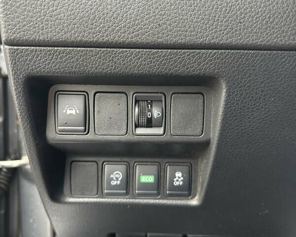 Серый Ниссан Кашкай, объемом двигателя 1.6 л и пробегом 230 тыс. км за 17000 $, фото 9 на Automoto.ua