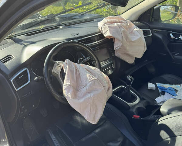 Серый Ниссан Кашкай, объемом двигателя 1.5 л и пробегом 250 тыс. км за 9500 $, фото 11 на Automoto.ua