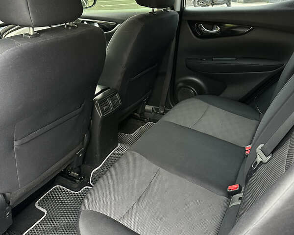 Серый Ниссан Кашкай, объемом двигателя 1.6 л и пробегом 148 тыс. км за 14800 $, фото 5 на Automoto.ua