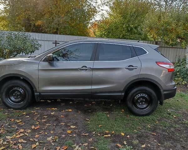 Серый Ниссан Кашкай, объемом двигателя 1.2 л и пробегом 898 тыс. км за 13300 $, фото 4 на Automoto.ua