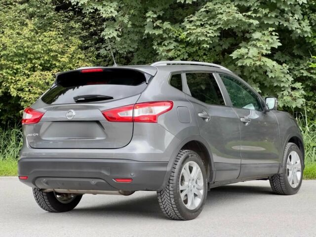 Серый Ниссан Кашкай, объемом двигателя 1.6 л и пробегом 75 тыс. км за 8900 $, фото 2 на Automoto.ua