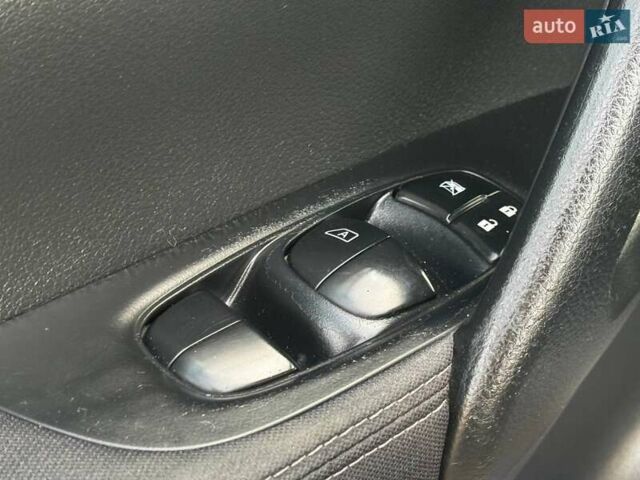 Серый Ниссан Кашкай, объемом двигателя 1.6 л и пробегом 114 тыс. км за 14750 $, фото 55 на Automoto.ua