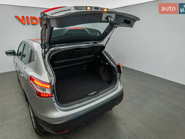 Сірий Ніссан Кашкай, об'ємом двигуна 2 л та пробігом 80 тис. км за 16623 $, фото 6 на Automoto.ua