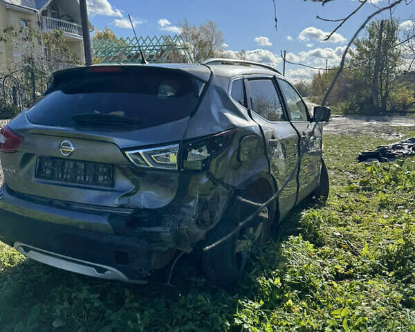 Серый Ниссан Кашкай, объемом двигателя 1.5 л и пробегом 250 тыс. км за 9500 $, фото 3 на Automoto.ua