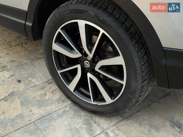 Серый Ниссан Кашкай, объемом двигателя 1.6 л и пробегом 245 тыс. км за 16000 $, фото 9 на Automoto.ua