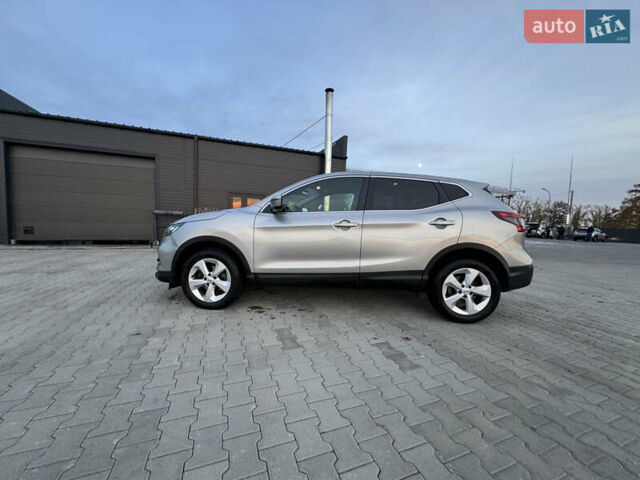 Сірий Ніссан Кашкай, об'ємом двигуна 1.6 л та пробігом 167 тис. км за 17300 $, фото 3 на Automoto.ua