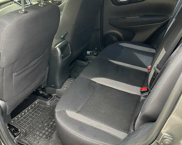 Серый Ниссан Кашкай, объемом двигателя 1.6 л и пробегом 80 тыс. км за 17800 $, фото 9 на Automoto.ua