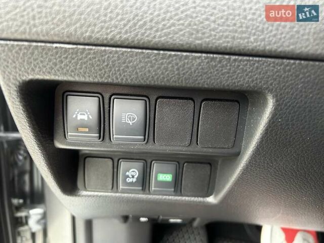 Сірий Ніссан Кашкай, об'ємом двигуна 1.6 л та пробігом 85 тис. км за 19300 $, фото 31 на Automoto.ua