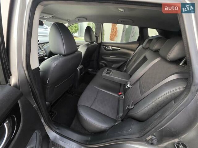 Серый Ниссан Кашкай, объемом двигателя 1.6 л и пробегом 168 тыс. км за 15950 $, фото 63 на Automoto.ua