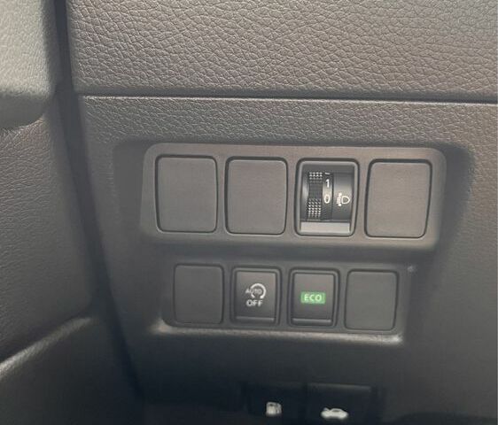 Серый Ниссан Кашкай, объемом двигателя 1.2 л и пробегом 60 тыс. км за 15000 $, фото 11 на Automoto.ua