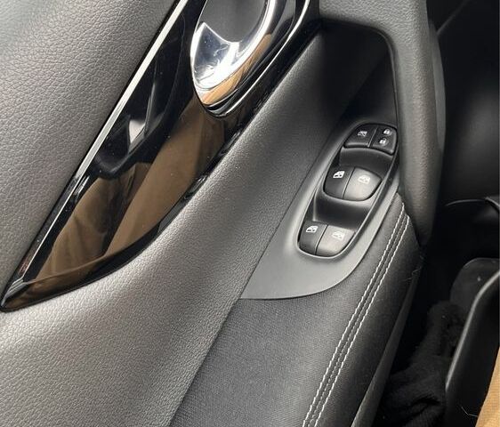 Серый Ниссан Кашкай, объемом двигателя 1.2 л и пробегом 60 тыс. км за 15000 $, фото 8 на Automoto.ua