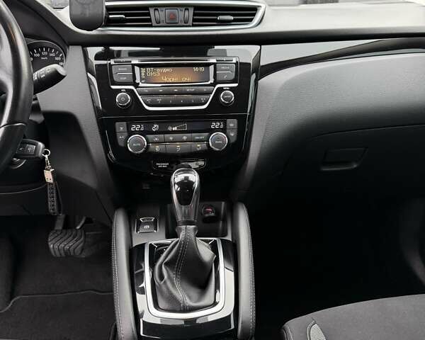 Серый Ниссан Кашкай, объемом двигателя 1.2 л и пробегом 76 тыс. км за 15700 $, фото 16 на Automoto.ua