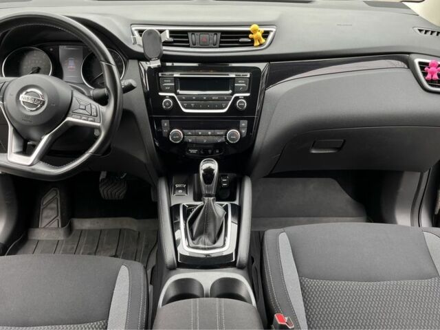 Серый Ниссан Кашкай, объемом двигателя 1.2 л и пробегом 60 тыс. км за 15000 $, фото 5 на Automoto.ua