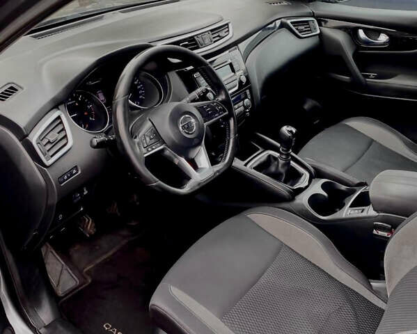 Серый Ниссан Кашкай, объемом двигателя 1.6 л и пробегом 212 тыс. км за 16600 $, фото 9 на Automoto.ua