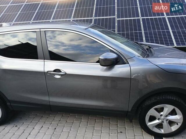 Серый Ниссан Кашкай, объемом двигателя 2 л и пробегом 123 тыс. км за 18000 $, фото 2 на Automoto.ua