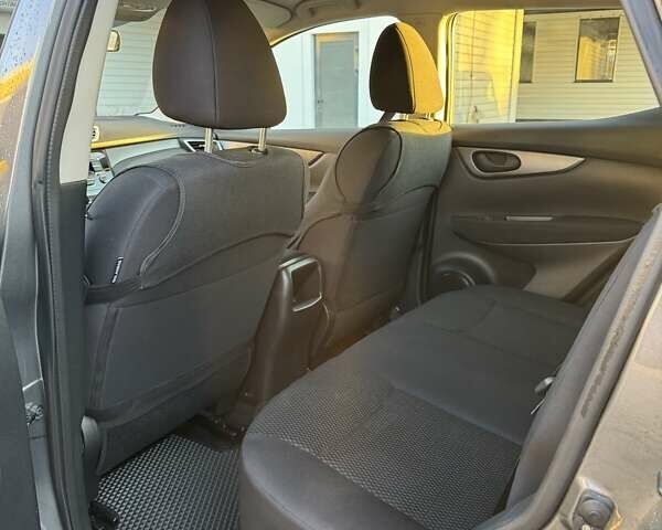 Сірий Ніссан Кашкай, об'ємом двигуна 1.6 л та пробігом 19 тис. км за 21500 $, фото 12 на Automoto.ua