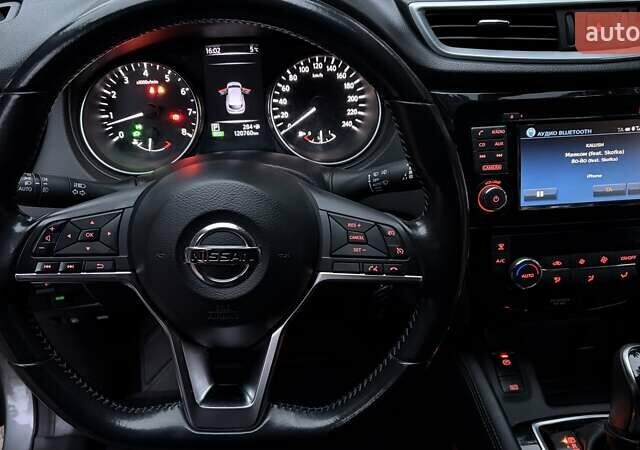 Серый Ниссан Кашкай, объемом двигателя 2 л и пробегом 120 тыс. км за 19000 $, фото 9 на Automoto.ua