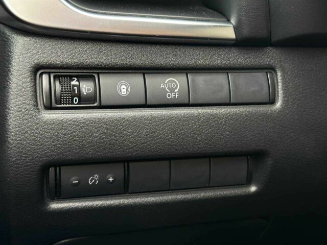 Серый Ниссан Кашкай, объемом двигателя 1.3 л и пробегом 56 тыс. км за 21990 $, фото 21 на Automoto.ua