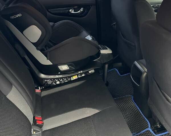 Синий Ниссан Кашкай, объемом двигателя 1.6 л и пробегом 180 тыс. км за 17000 $, фото 5 на Automoto.ua