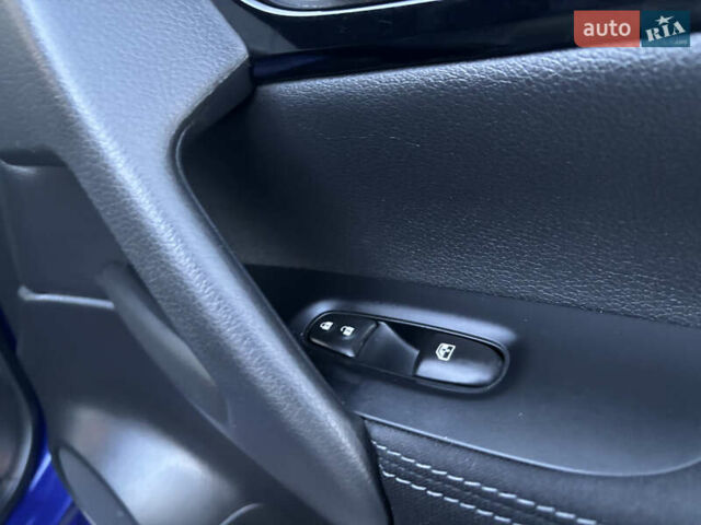 Синий Ниссан Кашкай, объемом двигателя 1.6 л и пробегом 186 тыс. км за 18790 $, фото 67 на Automoto.ua