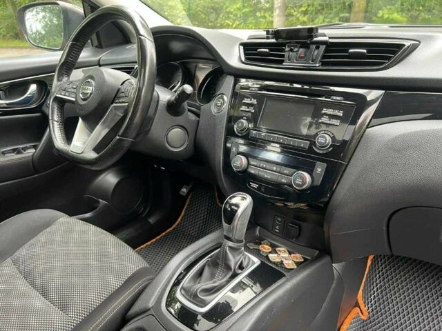 Оранжевый Ниссан Кашкай, объемом двигателя 2 л и пробегом 96 тыс. км за 14300 $, фото 10 на Automoto.ua