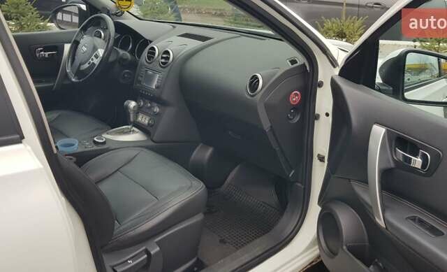 Белый Ниссан Кашкай 2, объемом двигателя 2 л и пробегом 240 тыс. км за 10500 $, фото 8 на Automoto.ua