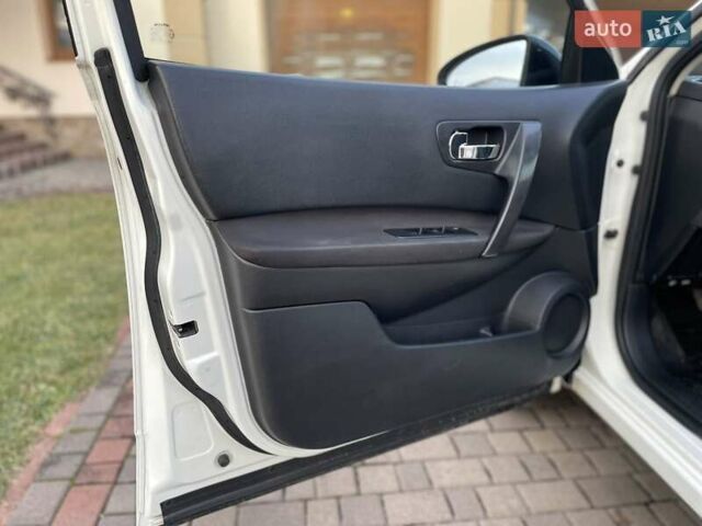 Белый Ниссан Кашкай 2, объемом двигателя 2 л и пробегом 252 тыс. км за 8950 $, фото 50 на Automoto.ua