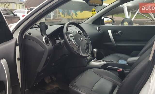 Белый Ниссан Кашкай 2, объемом двигателя 2 л и пробегом 240 тыс. км за 10500 $, фото 6 на Automoto.ua