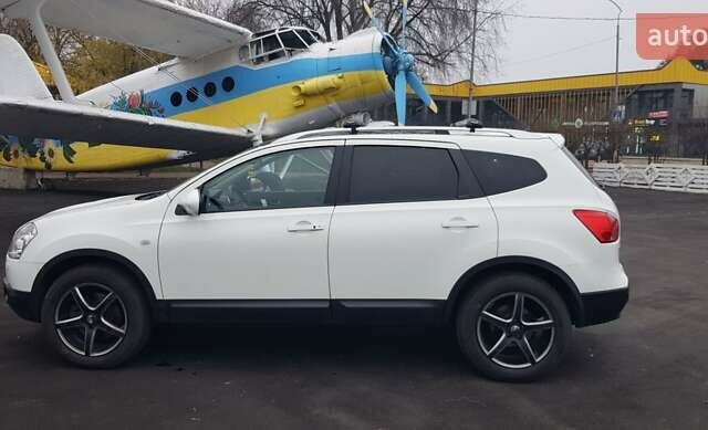 Белый Ниссан Кашкай 2, объемом двигателя 2 л и пробегом 240 тыс. км за 10500 $, фото 2 на Automoto.ua