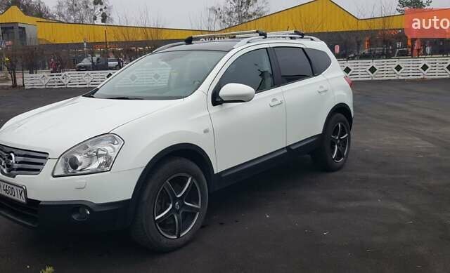 Белый Ниссан Кашкай 2, объемом двигателя 2 л и пробегом 240 тыс. км за 10500 $, фото 1 на Automoto.ua