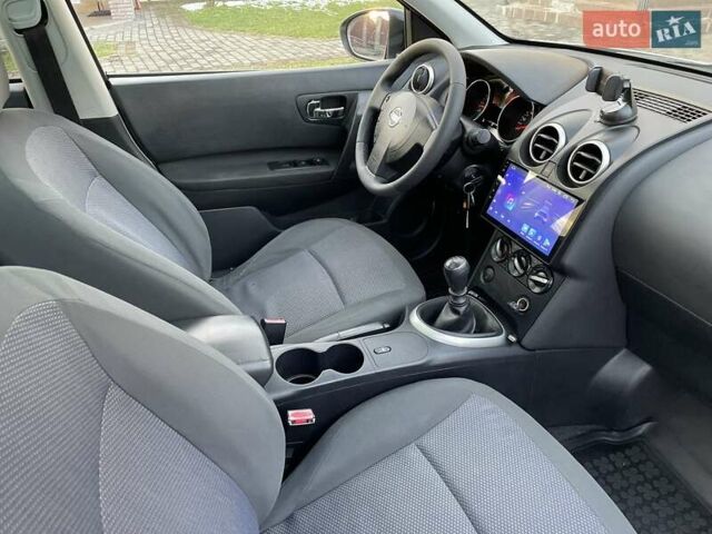 Белый Ниссан Кашкай 2, объемом двигателя 2 л и пробегом 252 тыс. км за 8950 $, фото 49 на Automoto.ua