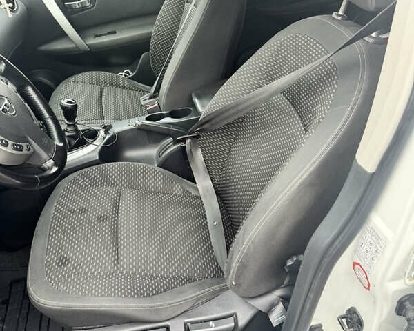 Белый Ниссан Кашкай 2, объемом двигателя 1.5 л и пробегом 181 тыс. км за 9100 $, фото 13 на Automoto.ua