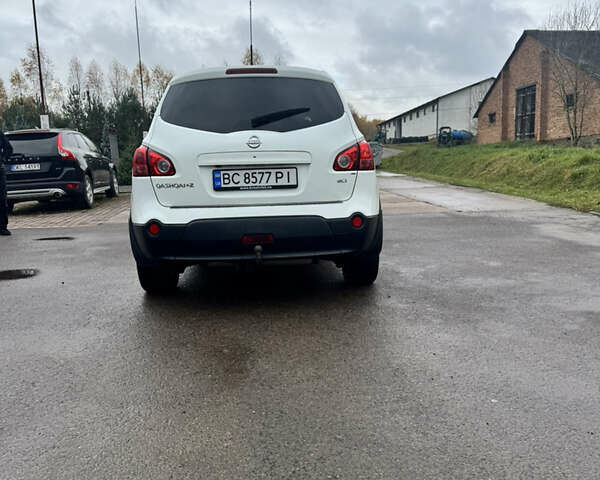 Белый Ниссан Кашкай 2, объемом двигателя 1.5 л и пробегом 181 тыс. км за 9100 $, фото 3 на Automoto.ua