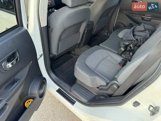 Білий Ніссан Кашкай 2, об'ємом двигуна 1.6 л та пробігом 250 тис. км за 9500 $, фото 12 на Automoto.ua