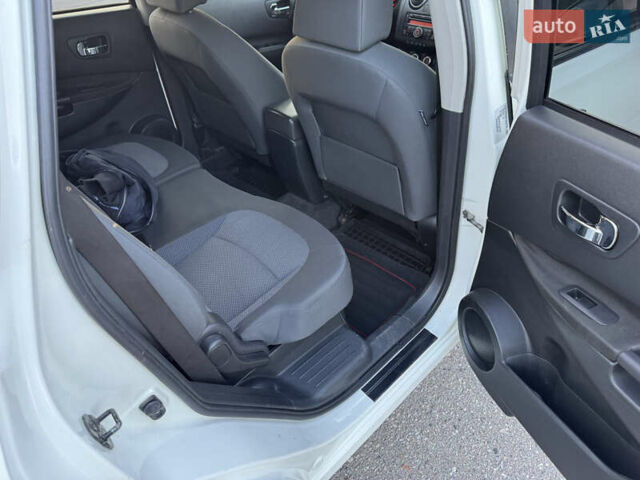 Білий Ніссан Кашкай 2, об'ємом двигуна 1.6 л та пробігом 250 тис. км за 9500 $, фото 10 на Automoto.ua