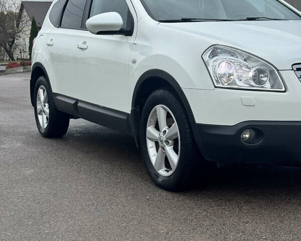 Белый Ниссан Кашкай 2, объемом двигателя 1.5 л и пробегом 181 тыс. км за 9100 $, фото 1 на Automoto.ua